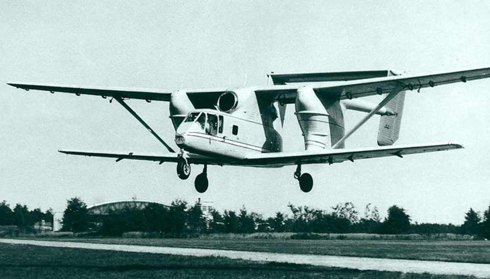 O M-15 voava a velocidade de cruzeiro de 140 km/h, o que lhe rendeu o título de avião a jato mais lento da história (Divulgação)