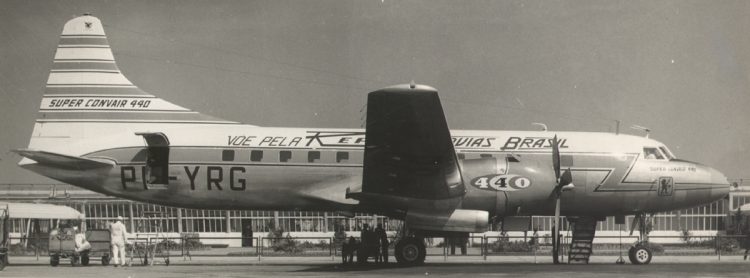 A Real Aerovias foi um dos operados do bimotor da Convair no Brasil: na imagem um modelo Convair CV-440 Metropolitan ainda com motores a pistão