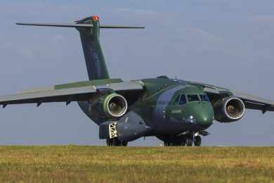 Embraer marca presença na FIDAE com portfólio de produtos de defesa