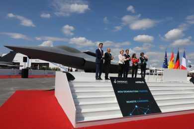 Em vez de caças voando, maquetes em tamanho real em Le Bourget