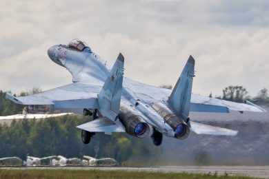 Fora do programa F-35, Turquia recebe oferta de caças Su-35 da Rússia