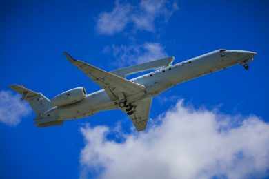 “Avião-radar” E-99M modernizado da FAB completa primeiro voo