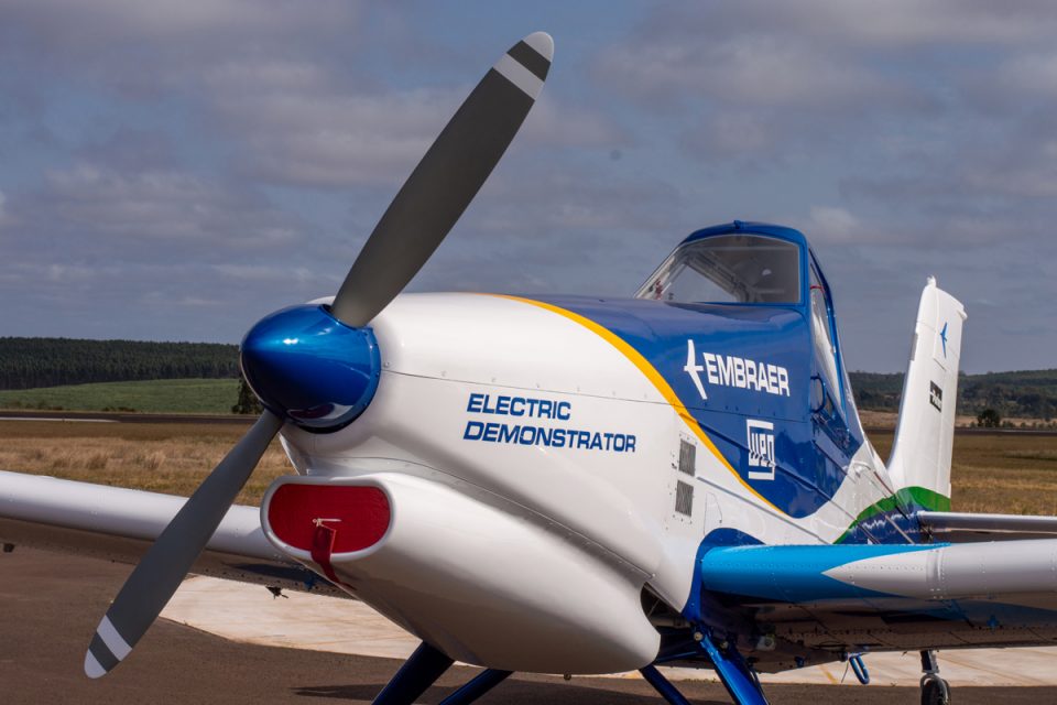 Embraer Ipanema modificado com motor elétrico da WEG