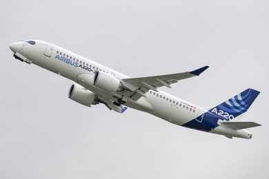 Airbus inicia produção do jato A220 nos Estados Unidos