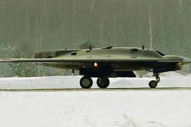 Drone invisível aos radares, Sukhoi Su-70 realiza primeiro voo