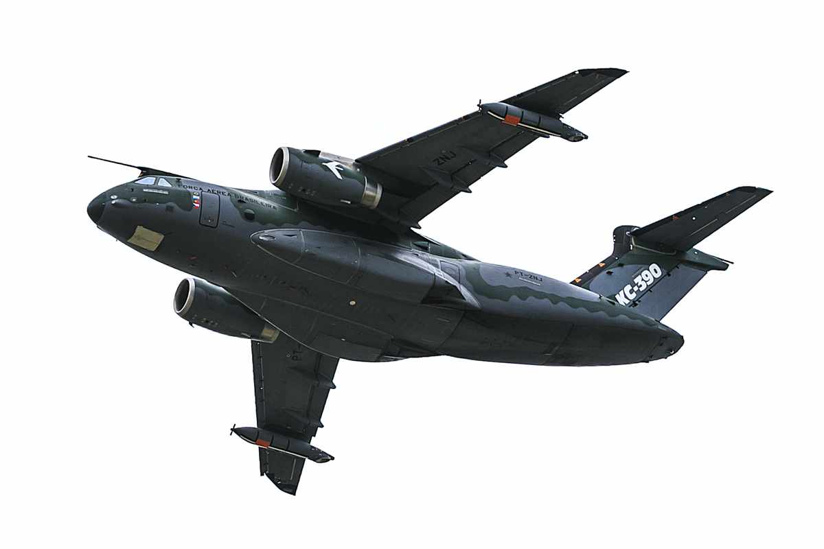 Defesa em Foco no LinkedIn: Embraer C-390 vence Hercules C-130J na