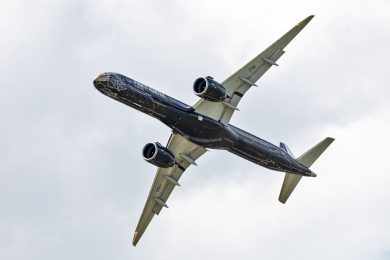 Maior jato comercial da Embraer, E195-E2 inicia sua carreira nesta semana