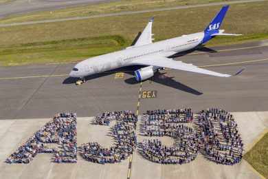 SAS revela seu primeiro A350 com nova pintura