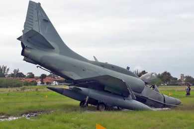 Caça AF-1 da Marinha sofre acidente no Rio de Janeiro