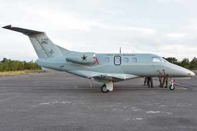 FAB recebe primeiros jatos Phenom 100 da Embraer