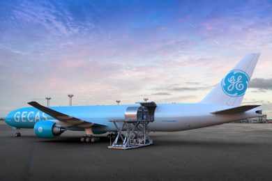 Maior avião bimotor do mundo, Boeing 777-300 agora tem versão cargueira