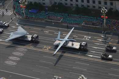 China revela novidades em seu arsenal militar durante desfile em Pequim