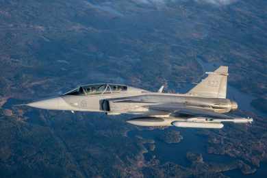SAAB testa Gripen com novo pod de guerra eletrônica que atrapalha radares