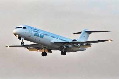 Câmeras de vigilância flagraram acidente com Fokker 100 no Cazaquistão