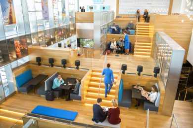 Novo lounge da KLM em Amsterdã transforma o incômodo da espera em momentos de prazer
