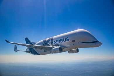 Novo cargueiro BelugaXL da Airbus entra em serviço