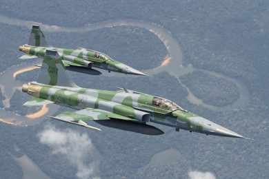 Caça F-5 completa 45 anos de operações com a FAB