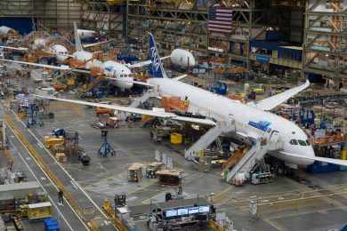 Boeing suspende produção em fábricas no estado de Washington