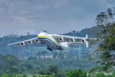 Antonov An-225 Mriya estabelece dois novos recordes na aviação