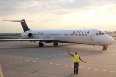 Delta Air Lines aposenta últimos jatos MD-80 que ainda voavam nos EUA