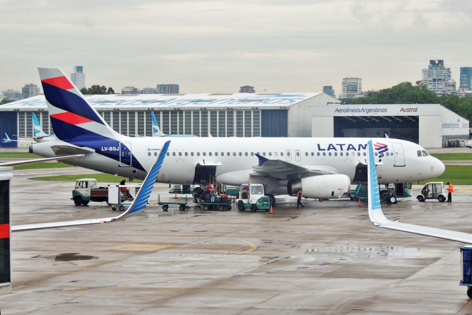 Airbus A320 da LATAM Argentina em Aeroparque