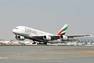 Parados desde março, jatos A380 da Emirates voltam a voar