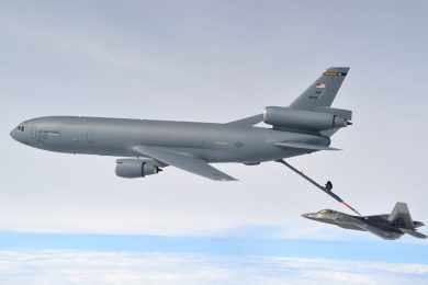 Força Aérea dos EUA inicia aposentadoria dos aviões-tanque KC-10 Extender