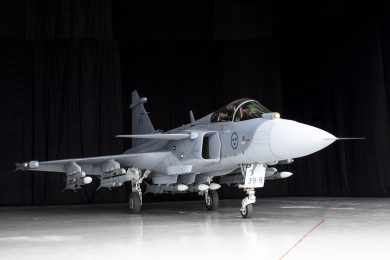 SAAB mostra o novo caça Gripen E armado até os dentes