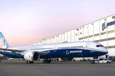 Baixas vendas do 787 irão obrigar Boeing a fechar uma das duas fábricas do jato