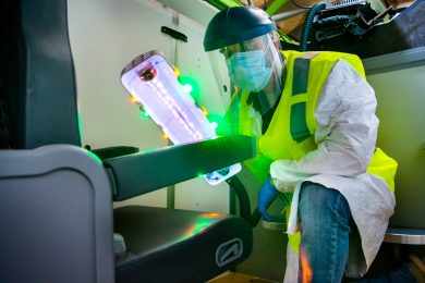 Sai pra lá, coronavírus! Boeing revela “bastão ultravioleta” para desinfetar aviões