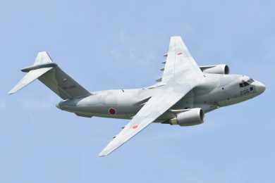 Japão quer vender cargueiros Kawasaki C-2 aos Emirados Árabes Unidos