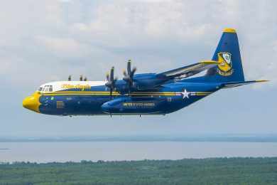 Esquadrão acrobático Blue Angels recebe novo C-130J “Fat Albert”