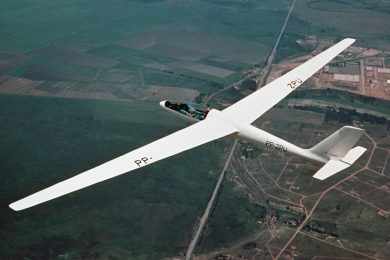 Primeira aeronave fabricada pela Embraer foi um planador