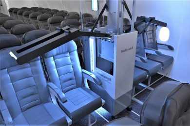 Azul adota sistema de limpeza com raios ultravioleta em suas aeronaves