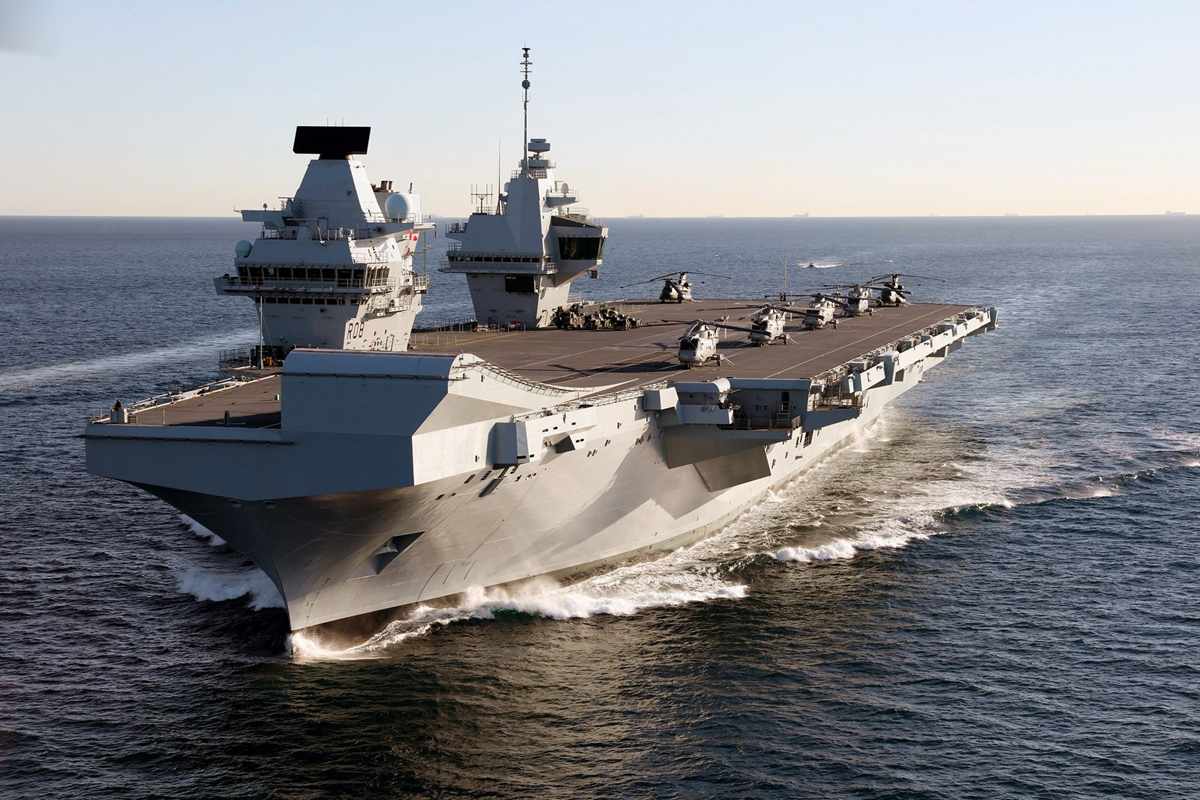 Porta-aviões HMS Queen Elizabeth da Marinha britânica