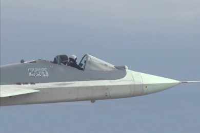 “Conversível supersônico”: porque a Rússia testou um caça Su-57 sem o canopi?