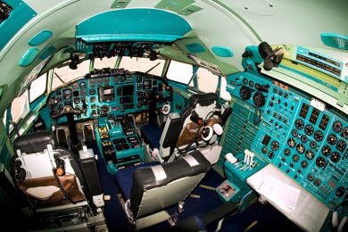 Cockpit do Tu-154