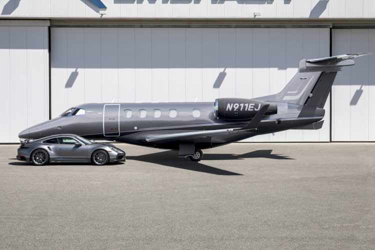 Embraer Phenom 300E Duet e o Porsche 911 Turbo S Duet