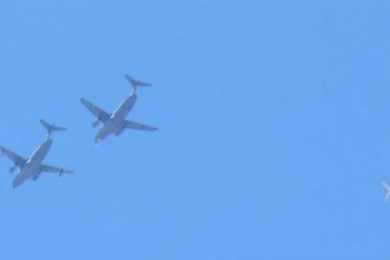 KC-390 é flagrado reabastecendo outro KC-390 em voo