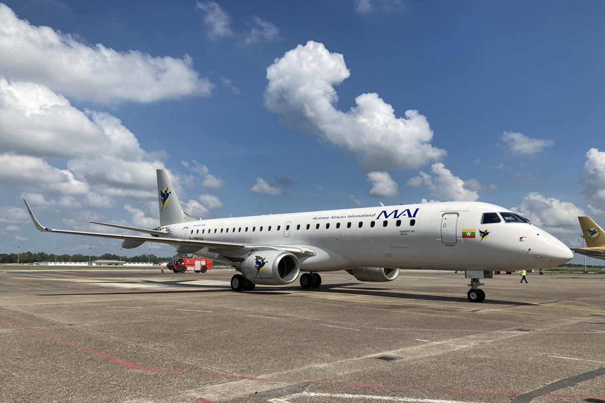 Embraer E190 da Myanmar Airways International