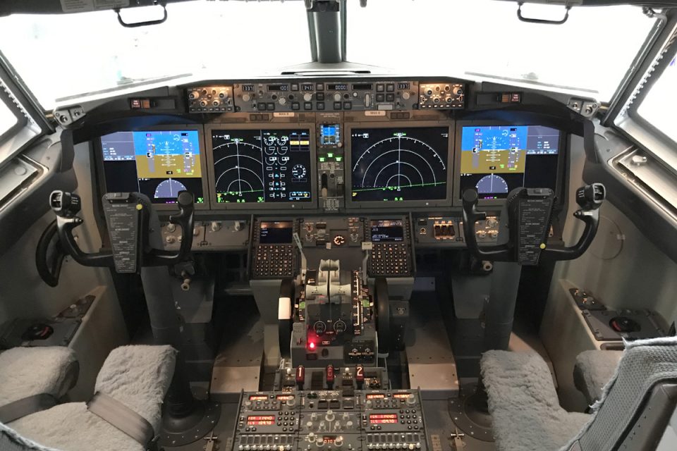 Cabine de comando do Boeing 737 MAX 8 