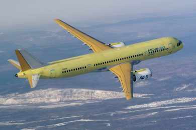 Com motores russos PD-14, jato comercial MC-21-310 voa pela primeira vez
