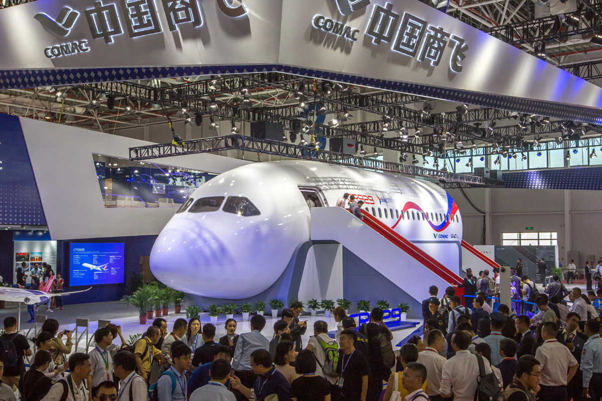 Mocape do CR929 apresentado no Zhuhai Airshow, em 2018, na China (UAC)