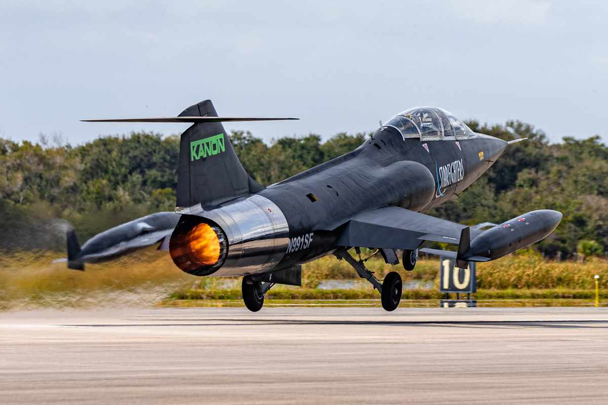 Caça F-104 com registro civil; jato pertence à Starfighters Aerospace