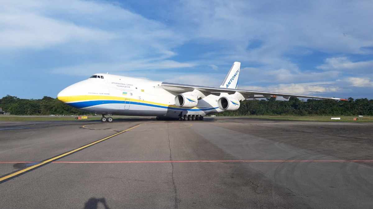 Antonov An-124 no aeroporto de Belém