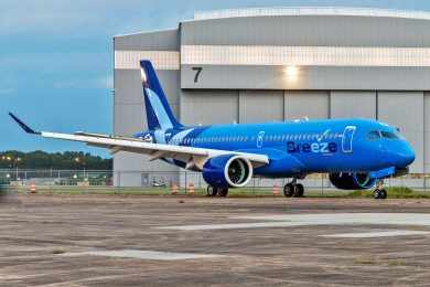 Breeze Airways revela primeiro Airbus A220-300