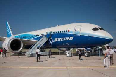 Boeing 787 tem mais um problema: FAA alerta sobre risco de incêndio no porão
