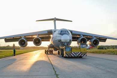 50 anos após primeiro voo, jato cargueiro Il-76 continua em produção na Rússia