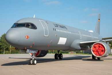 Primeiro A321neo da Luftwaffe ganha pintura