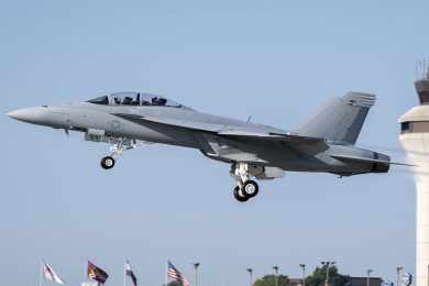 Marinha dos EUA recebe o primeiro caça F/A-18 Super Hornet do Bloco III operacional